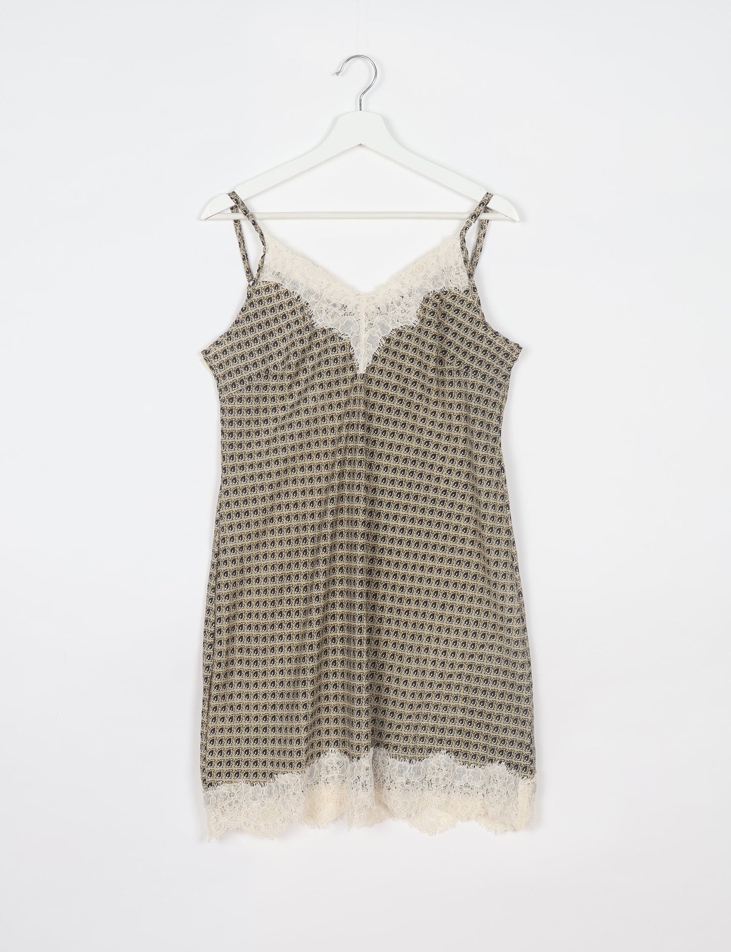 Experience nighttime luxury with our NIGHT DRESS – a true sleeping beauty crafted from upcycled sari fabric by dedicated artisans. Seamlessly combining purpose and comfort, these nightdresses offer a relaxed fit and lightweight material, ideal for sleeping, lounging, or enjoying a tranquil moment sipping coffee on your balcony.