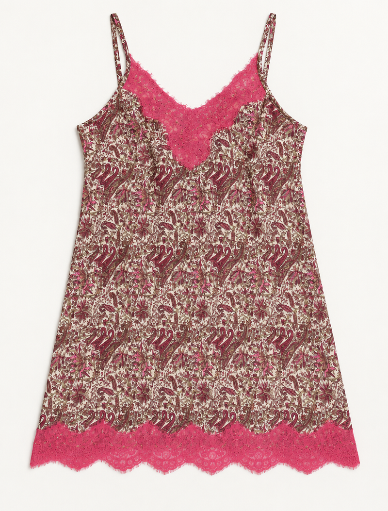 Experience nighttime luxury with our NIGHT DRESS – a true sleeping beauty crafted from upcycled sari fabric by dedicated artisans. Seamlessly combining purpose and comfort, these nightdresses offer a relaxed fit and lightweight material, ideal for sleeping, lounging, or enjoying a tranquil moment sipping coffee on your balcony.