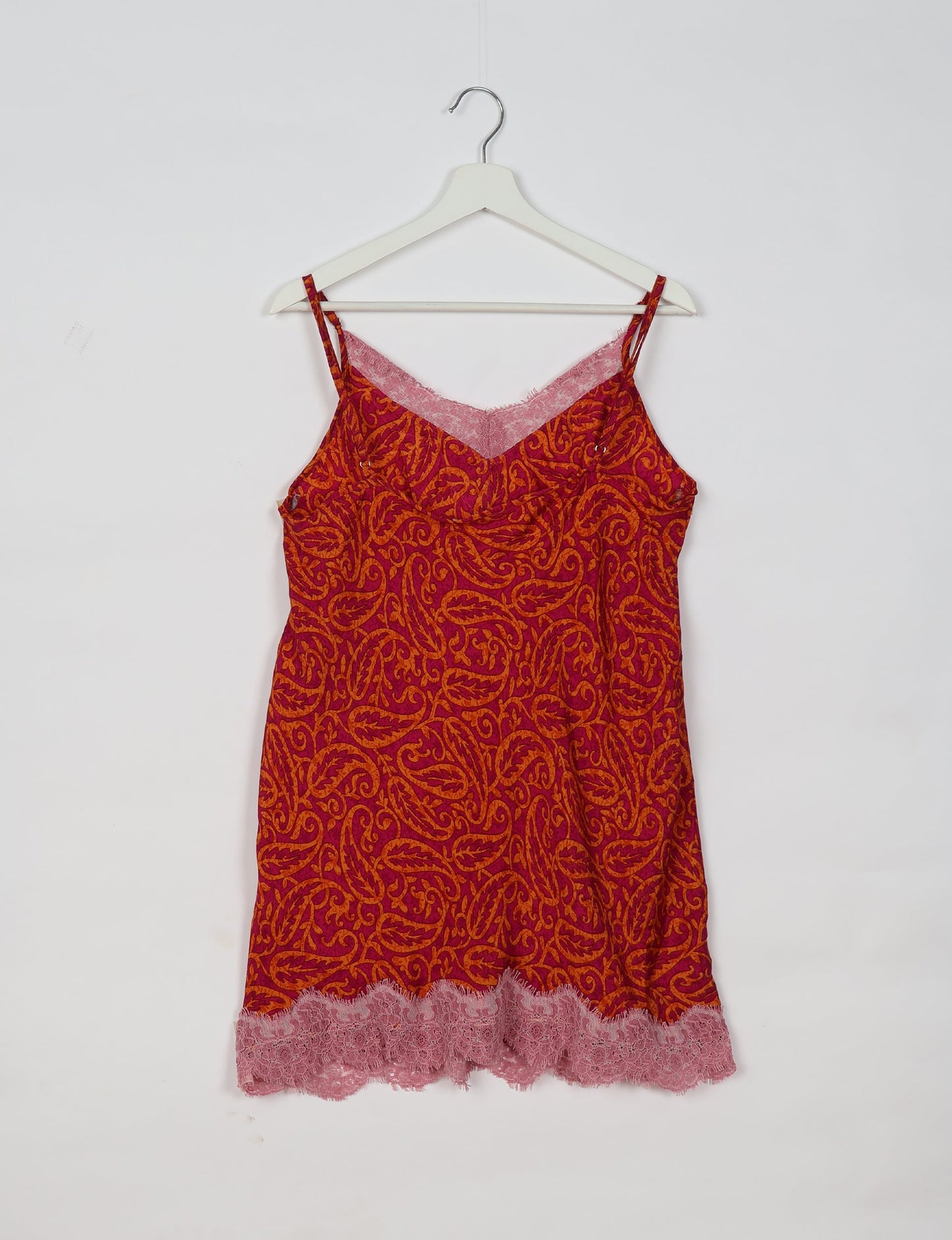 Experience nighttime luxury with our NIGHT DRESS – a true sleeping beauty crafted from upcycled sari fabric by dedicated artisans. Seamlessly combining purpose and comfort, these nightdresses offer a relaxed fit and lightweight material, ideal for sleeping, lounging, or enjoying a tranquil moment sipping coffee on your balcony.