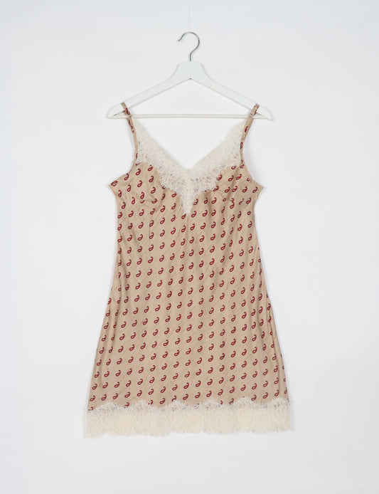 Experience nighttime luxury with our NIGHT DRESS – a true sleeping beauty crafted from upcycled sari fabric by dedicated artisans. Seamlessly combining purpose and comfort, these nightdresses offer a relaxed fit and lightweight material, ideal for sleeping, lounging, or enjoying a tranquil moment sipping coffee on your balcony.