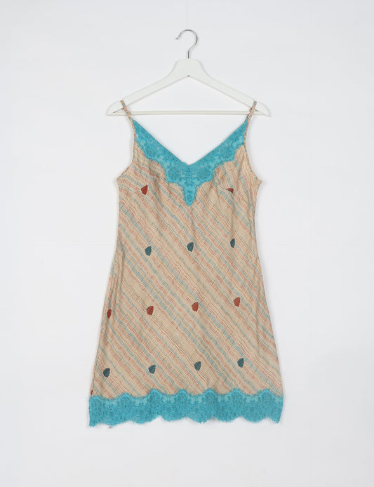 Experience nighttime luxury with our NIGHT DRESS – a true sleeping beauty crafted from upcycled sari fabric by dedicated artisans. Seamlessly combining purpose and comfort, these nightdresses offer a relaxed fit and lightweight material, ideal for sleeping, lounging, or enjoying a tranquil moment sipping coffee on your balcony.