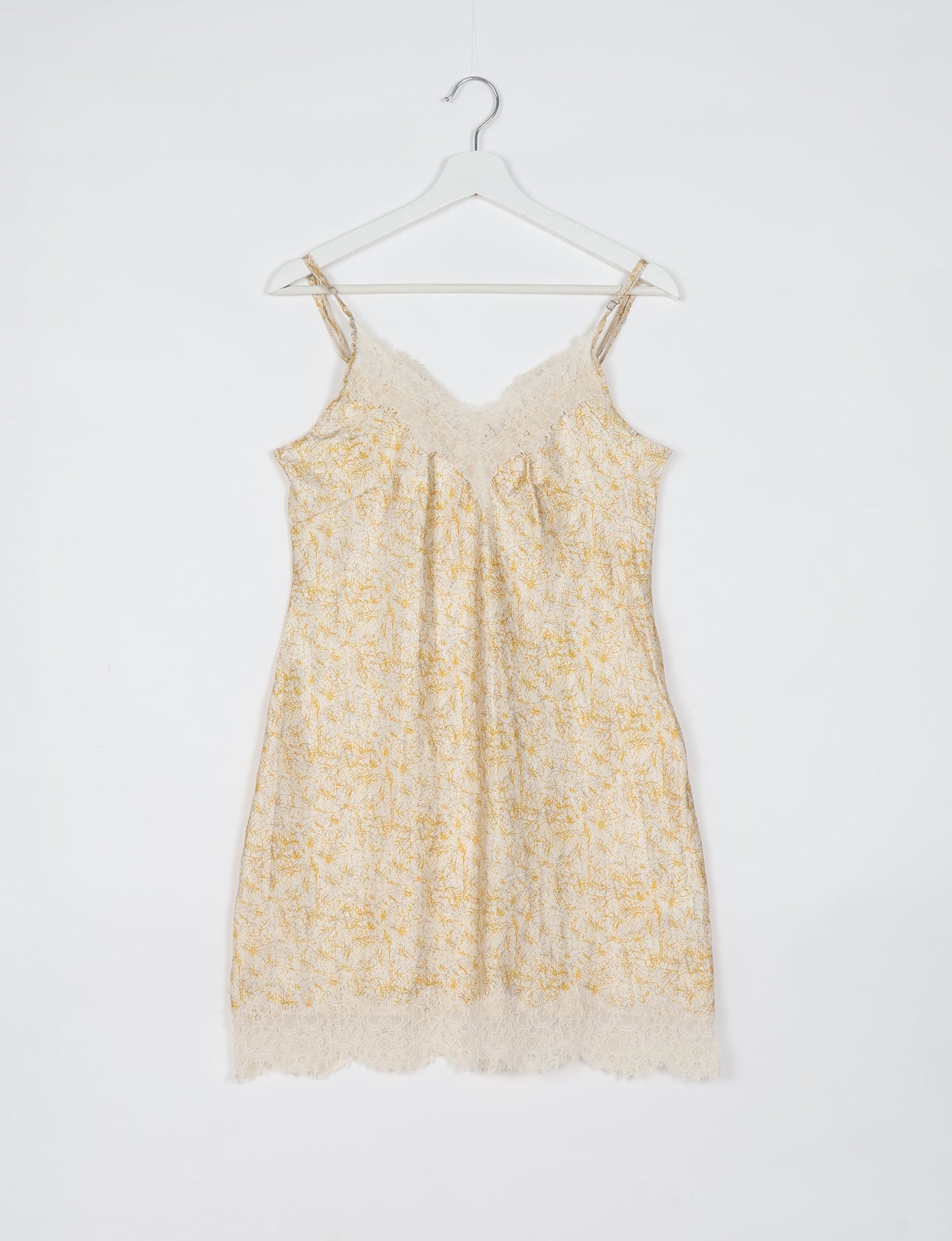 Experience nighttime luxury with our NIGHT DRESS – a true sleeping beauty crafted from upcycled sari fabric by dedicated artisans. Seamlessly combining purpose and comfort, these nightdresses offer a relaxed fit and lightweight material, ideal for sleeping, lounging, or enjoying a tranquil moment sipping coffee on your balcony.