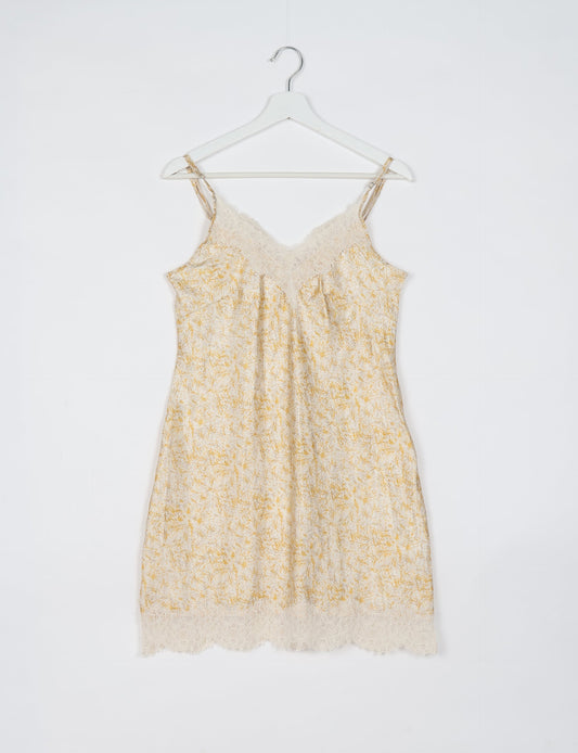 Experience nighttime luxury with our NIGHT DRESS – a true sleeping beauty crafted from upcycled sari fabric by dedicated artisans. Seamlessly combining purpose and comfort, these nightdresses offer a relaxed fit and lightweight material, ideal for sleeping, lounging, or enjoying a tranquil moment sipping coffee on your balcony.