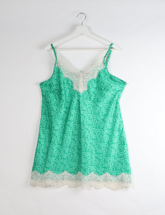 Experience nighttime luxury with our NIGHT DRESS – a true sleeping beauty crafted from upcycled sari fabric by dedicated artisans. Seamlessly combining purpose and comfort, these nightdresses offer a relaxed fit and lightweight material, ideal for sleeping, lounging, or enjoying a tranquil moment sipping coffee on your balcony.