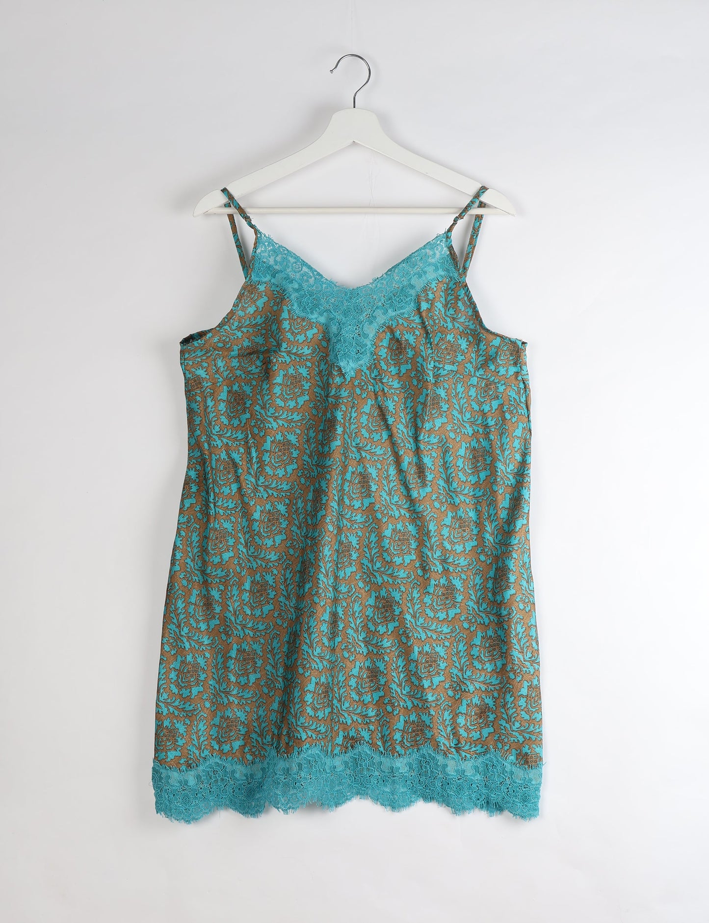 Experience nighttime luxury with our NIGHT DRESS – a true sleeping beauty crafted from upcycled sari fabric by dedicated artisans. Seamlessly combining purpose and comfort, these nightdresses offer a relaxed fit and lightweight material, ideal for sleeping, lounging, or enjoying a tranquil moment sipping coffee on your balcony.