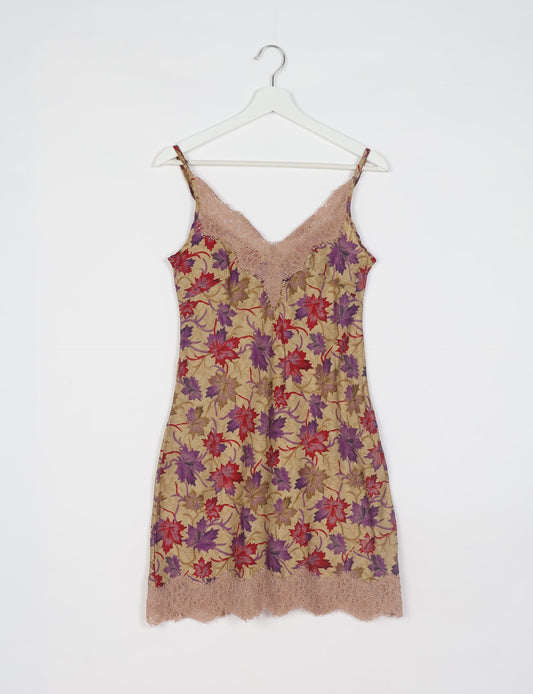 Experience nighttime luxury with our NIGHT DRESS – a true sleeping beauty crafted from upcycled sari fabric by dedicated artisans. Seamlessly combining purpose and comfort, these nightdresses offer a relaxed fit and lightweight material, ideal for sleeping, lounging, or enjoying a tranquil moment sipping coffee on your balcony.