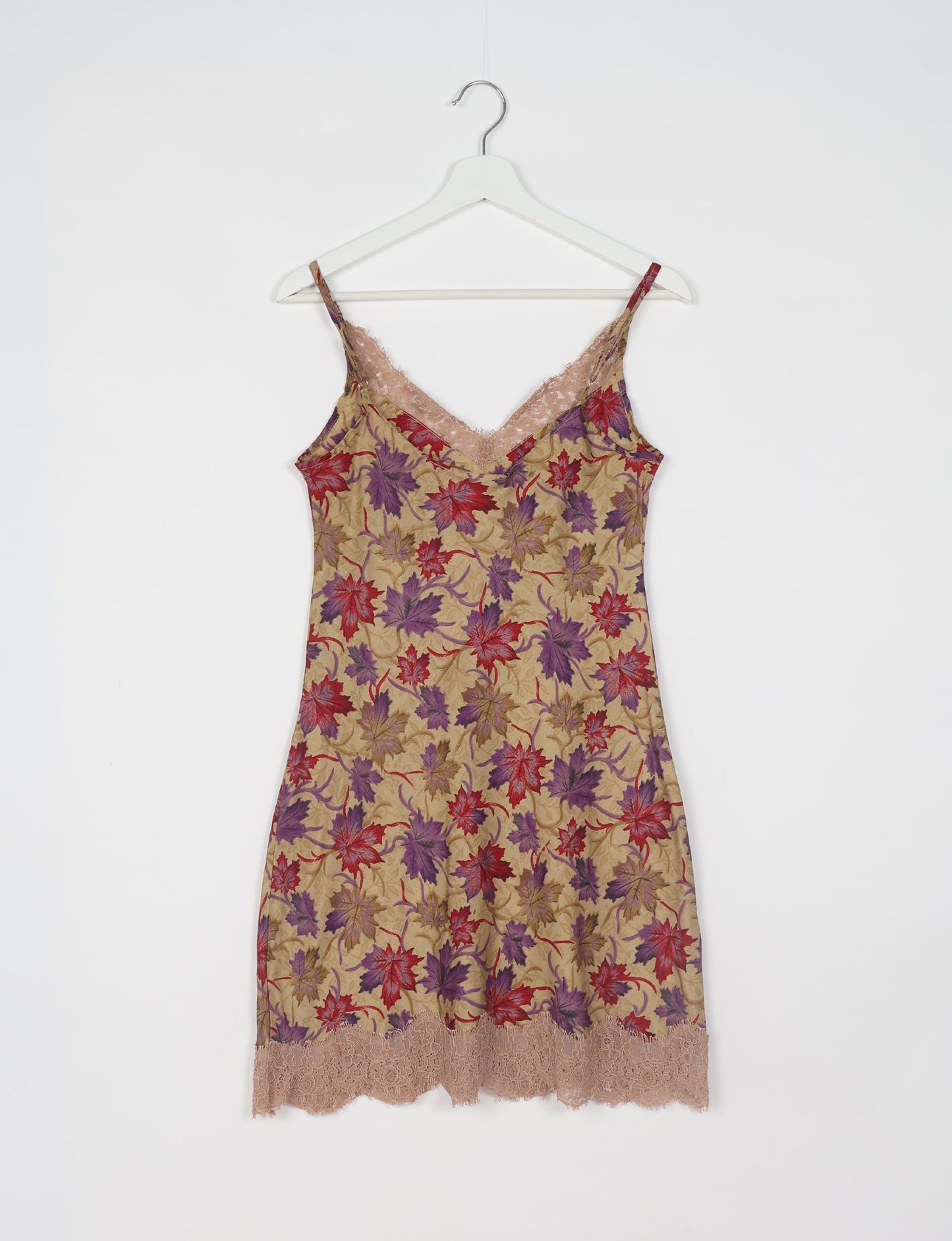 Experience nighttime luxury with our NIGHT DRESS – a true sleeping beauty crafted from upcycled sari fabric by dedicated artisans. Seamlessly combining purpose and comfort, these nightdresses offer a relaxed fit and lightweight material, ideal for sleeping, lounging, or enjoying a tranquil moment sipping coffee on your balcony.