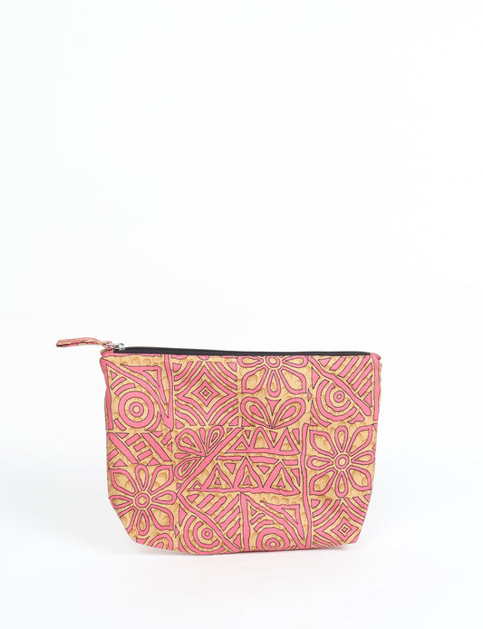 Waterproof pouch with recycled fabric lining, perfect for travel and daily use. A sustainable product crafted from textile waste and designed with environmentally friendly clothing practices in mind.