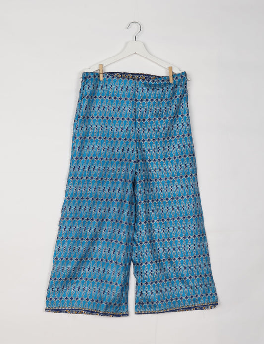 Step into sustainable fashion with our Palazzo Pants – a harmonious blend of Indian and Italian influences. These wide-legged pants, made from upcycled saris, offer comfort with an all-around elastic waist and a stylish flared leg. Make a statement with eco-friendly, chic palazzo pants that redefine ethical clothing.