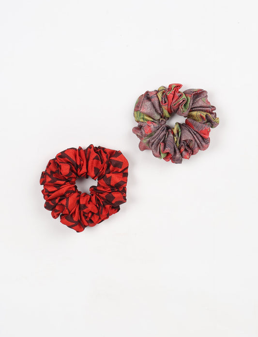 Upgrade your hairstyle with our Scrunchy Set of 2 – elastic hair ties wrapped in colorful Indian sari fabric. A top pick in ethical and green fashion, these eco-friendly prints add flair to your wrist and hair, making a sustainable style statement that catches attention and sparks change.