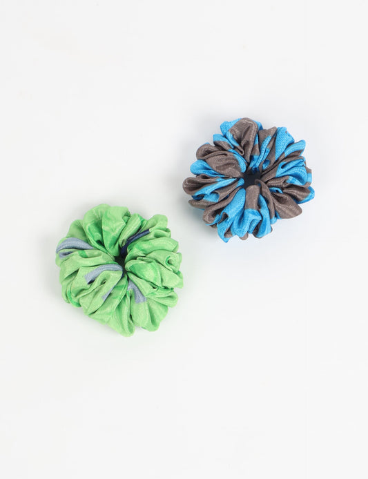Upgrade your hairstyle with our Scrunchy Set of 2 – elastic hair ties wrapped in colorful Indian sari fabric. A top pick in ethical and green fashion, these eco-friendly prints add flair to your wrist and hair, making a sustainable style statement that catches attention and sparks change.