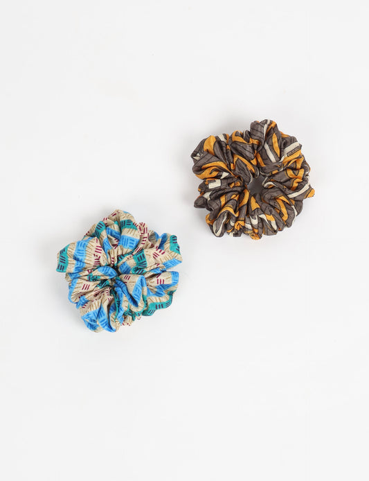 Upgrade your hairstyle with our Scrunchy Set of 2 – elastic hair ties wrapped in colorful Indian sari fabric. A top pick in ethical and green fashion, these eco-friendly prints add flair to your wrist and hair, making a sustainable style statement that catches attention and sparks change.