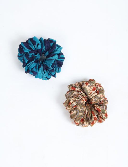 Upgrade your hairstyle with our Scrunchy Set of 2 – elastic hair ties wrapped in colorful Indian sari fabric. A top pick in ethical and green fashion, these eco-friendly prints add flair to your wrist and hair, making a sustainable style statement that catches attention and sparks change.