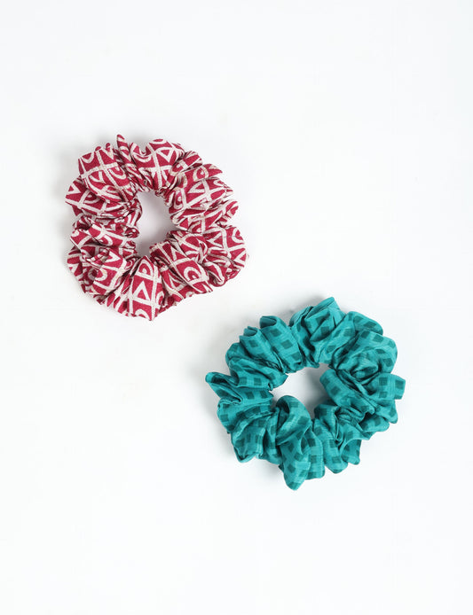 Upgrade your hairstyle with our Scrunchy Set of 2 – elastic hair ties wrapped in colorful Indian sari fabric. A top pick in ethical and green fashion, these eco-friendly prints add flair to your wrist and hair, making a sustainable style statement that catches attention and sparks change.
