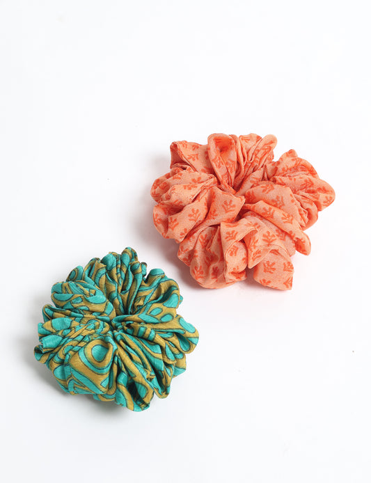 Upgrade your hairstyle with our Scrunchy Set of 2 – elastic hair ties wrapped in colorful Indian sari fabric. A top pick in ethical and green fashion, these eco-friendly prints add flair to your wrist and hair, making a sustainable style statement that catches attention and sparks change.