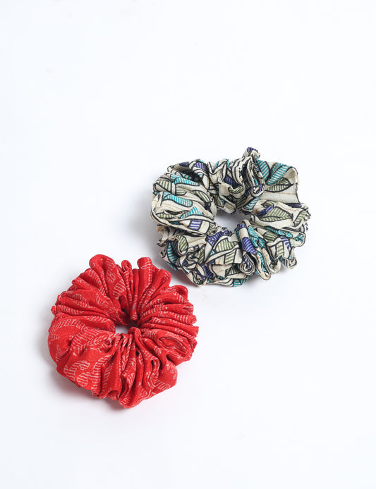 Upgrade your hairstyle with our Scrunchy Set of 2 – elastic hair ties wrapped in colorful Indian sari fabric. A top pick in ethical and green fashion, these eco-friendly prints add flair to your wrist and hair, making a sustainable style statement that catches attention and sparks change.