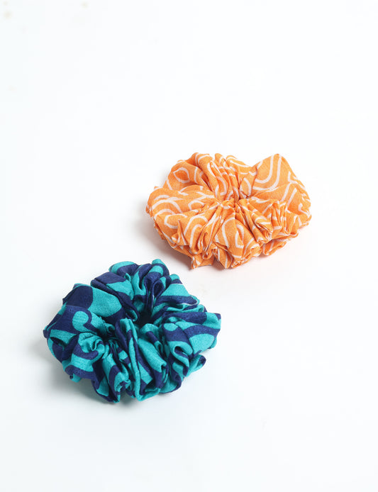 Upgrade your hairstyle with our Scrunchy Set of 2 – elastic hair ties wrapped in colorful Indian sari fabric. A top pick in ethical and green fashion, these eco-friendly prints add flair to your wrist and hair, making a sustainable style statement that catches attention and sparks change.