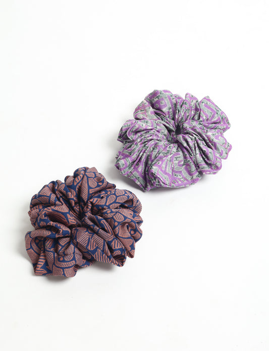 Upgrade your hairstyle with our Scrunchy Set of 2 – elastic hair ties wrapped in colorful Indian sari fabric. A top pick in ethical and green fashion, these eco-friendly prints add flair to your wrist and hair, making a sustainable style statement that catches attention and sparks change.