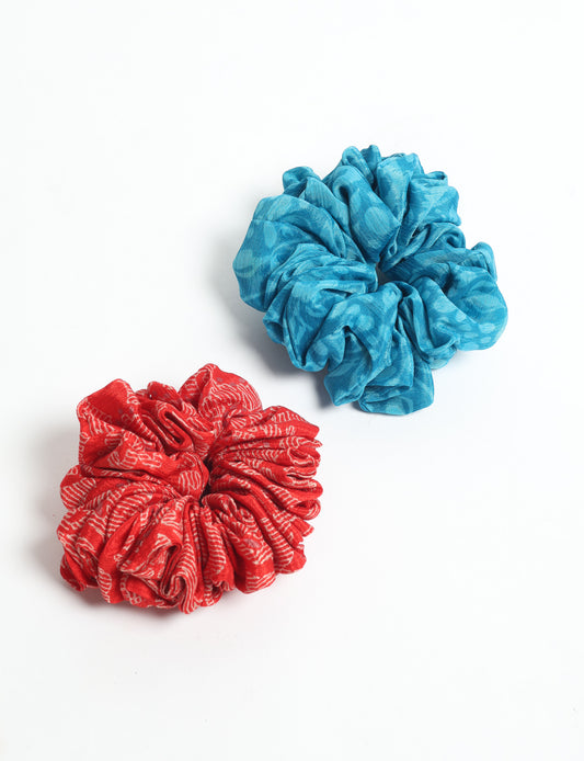 Upgrade your hairstyle with our Scrunchy Set of 2 – elastic hair ties wrapped in colorful Indian sari fabric. A top pick in ethical and green fashion, these eco-friendly prints add flair to your wrist and hair, making a sustainable style statement that catches attention and sparks change.