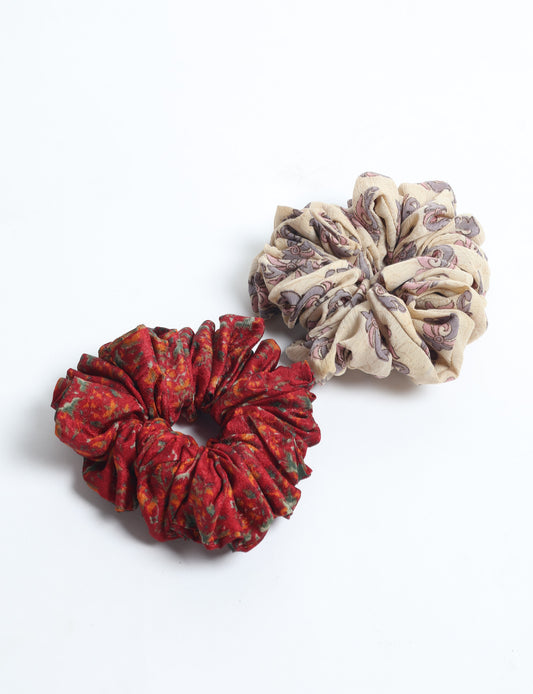 Upgrade your hairstyle with our Scrunchy Set of 2 – elastic hair ties wrapped in colorful Indian sari fabric. A top pick in ethical and green fashion, these eco-friendly prints add flair to your wrist and hair, making a sustainable style statement that catches attention and sparks change.