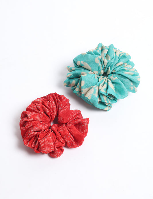 Upgrade your hairstyle with our Scrunchy Set of 2 – elastic hair ties wrapped in colorful Indian sari fabric. A top pick in ethical and green fashion, these eco-friendly prints add flair to your wrist and hair, making a sustainable style statement that catches attention and sparks change.