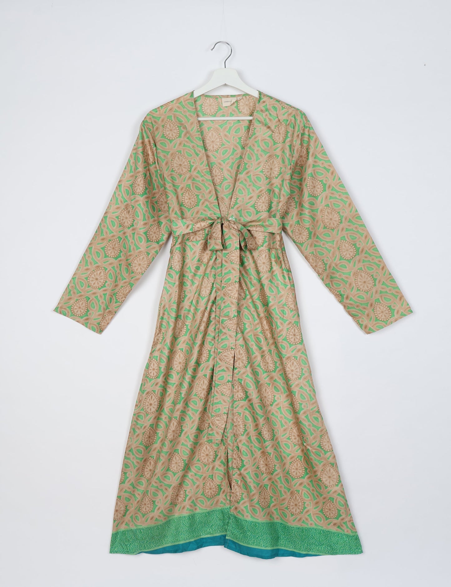 Beach robe made from upcycled saris, embodying ethical and sustainable fashion principles. Perfect for eco-conscious beachgoers and mindful living enthusiasts.