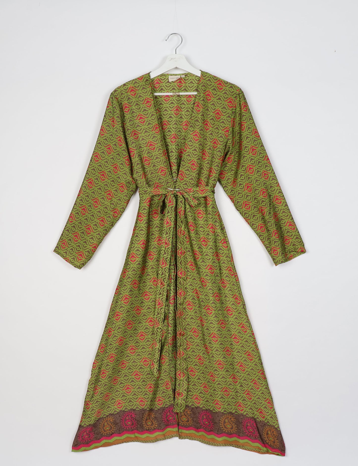 Beach robe made from upcycled saris, embodying ethical and sustainable fashion principles. Perfect for eco-conscious beachgoers and mindful living enthusiasts.