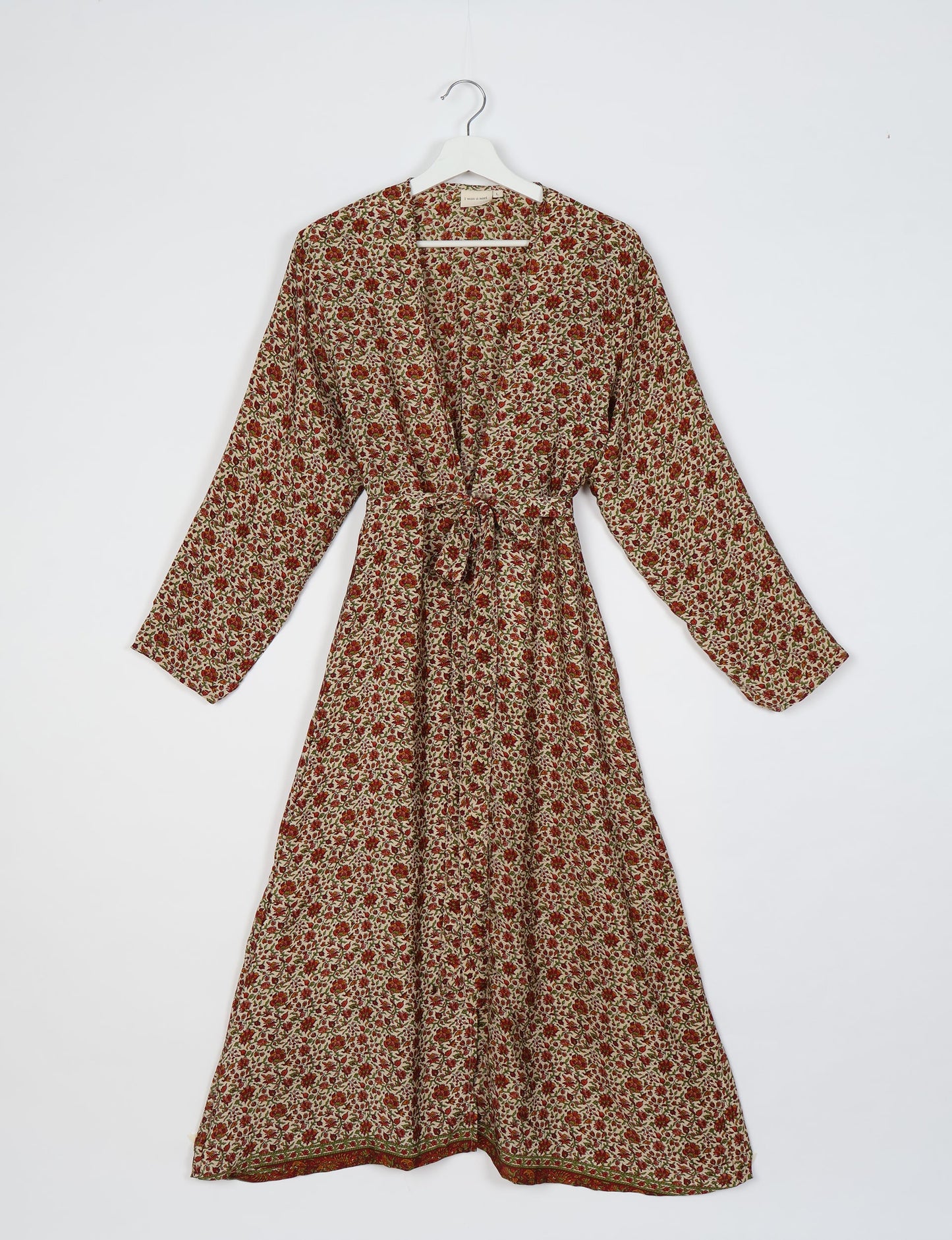 Beach robe made from upcycled saris, embodying ethical and sustainable fashion principles. Perfect for eco-conscious beachgoers and mindful living enthusiasts.