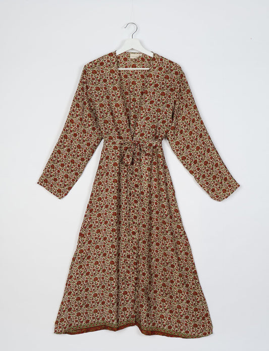 Beach robe made from upcycled saris, embodying ethical and sustainable fashion principles. Perfect for eco-conscious beachgoers and mindful living enthusiasts.