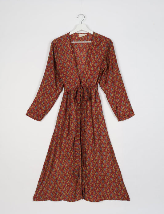 Beach robe made from upcycled saris, embodying ethical and sustainable fashion principles. Perfect for eco-conscious beachgoers and mindful living enthusiasts.