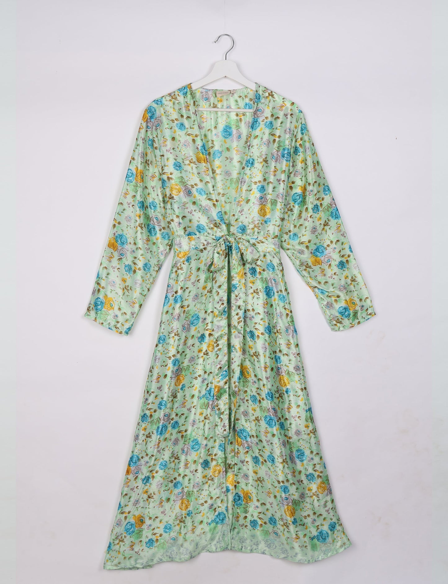 Beach robe made from upcycled saris, embodying ethical and sustainable fashion principles. Perfect for eco-conscious beachgoers and mindful living enthusiasts.