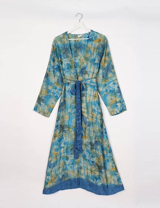 Beach robe made from upcycled saris, embodying ethical and sustainable fashion principles. Perfect for eco-conscious beachgoers and mindful living enthusiasts.