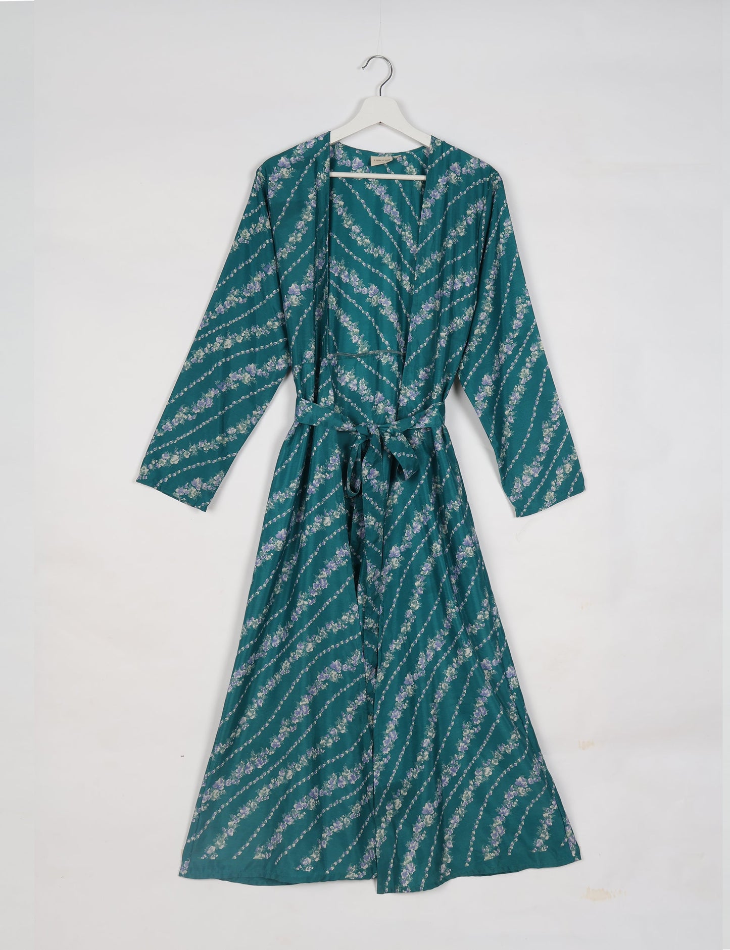Beach robe made from upcycled saris, embodying ethical and sustainable fashion principles. Perfect for eco-conscious beachgoers and mindful living enthusiasts.