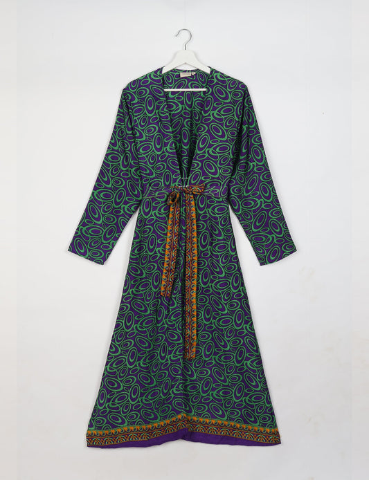 Beach robe made from upcycled saris, embodying ethical and sustainable fashion principles. Perfect for eco-conscious beachgoers and mindful living enthusiasts.