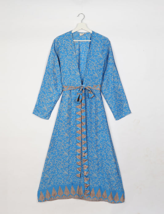 Beach robe made from upcycled saris, embodying ethical and sustainable fashion principles. Perfect for eco-conscious beachgoers and mindful living enthusiasts.