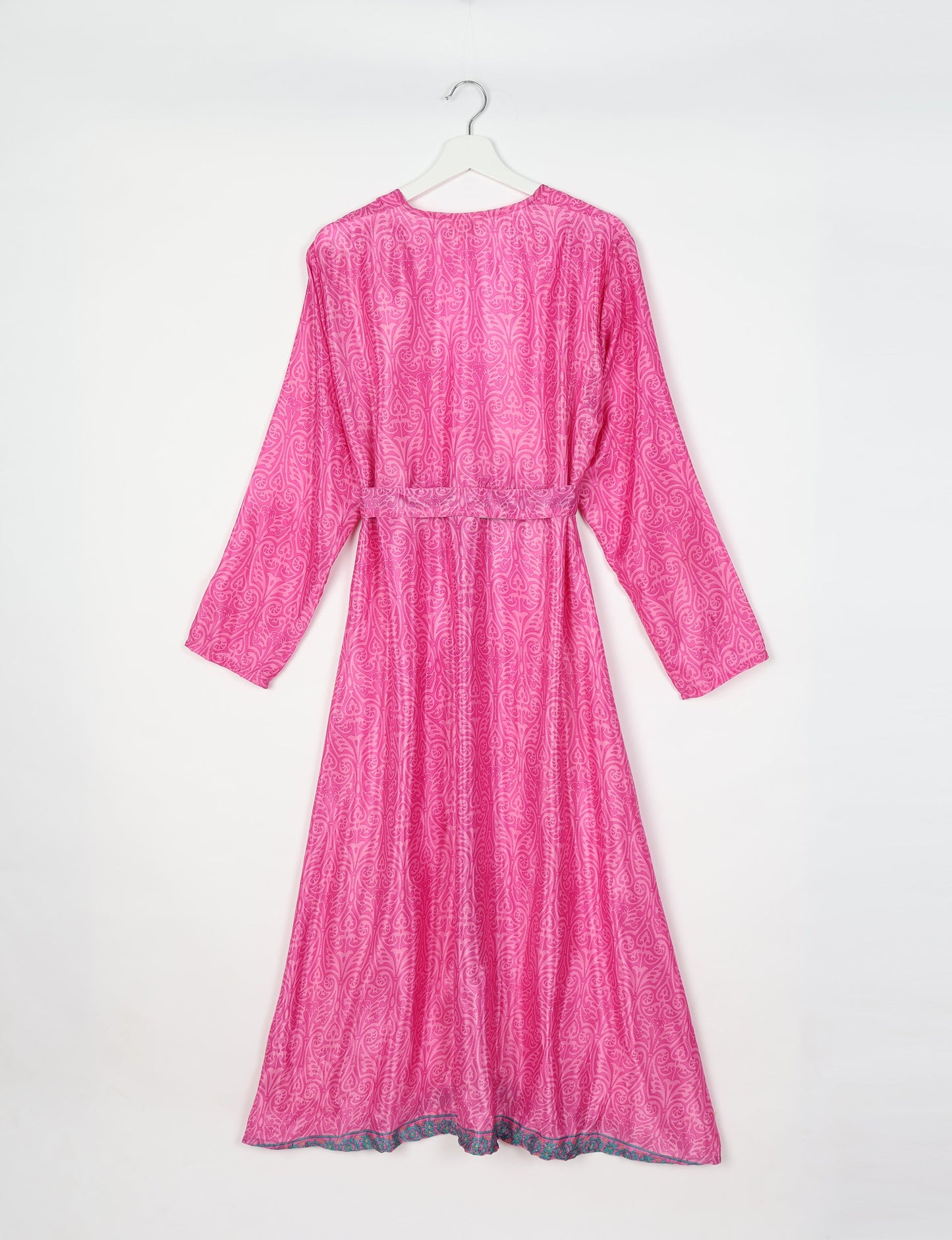 Beach robe made from upcycled saris, embodying ethical and sustainable fashion principles. Perfect for eco-conscious beachgoers and mindful living enthusiasts.