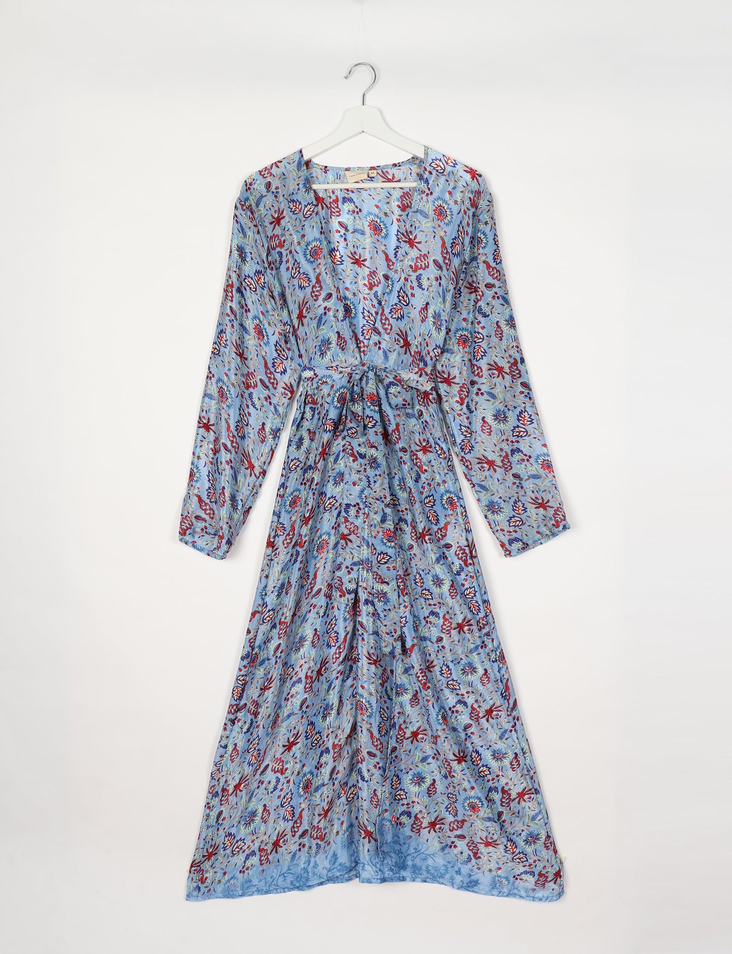 Beach robe made from upcycled saris, embodying ethical and sustainable fashion principles. Perfect for eco-conscious beachgoers and mindful living enthusiasts.