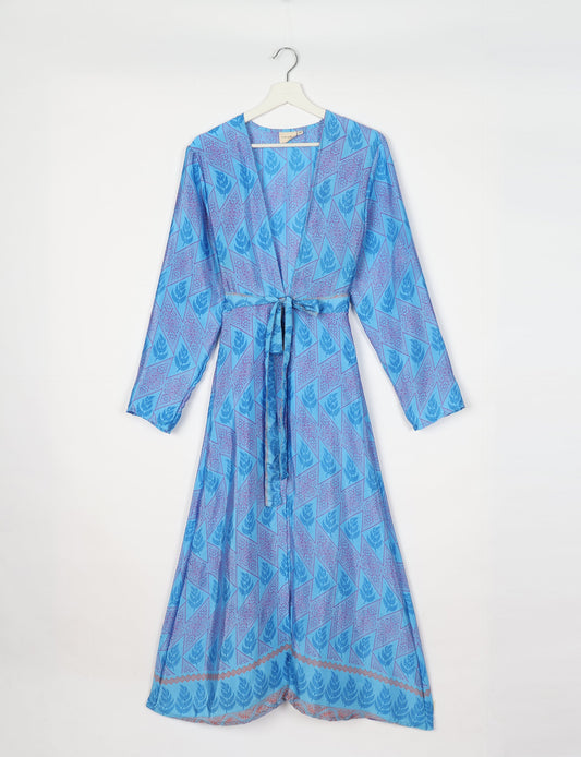 Beach robe made from upcycled saris, embodying ethical and sustainable fashion principles. Perfect for eco-conscious beachgoers and mindful living enthusiasts.
