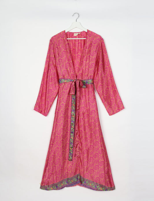 Beach robe made from upcycled saris, embodying ethical and sustainable fashion principles. Perfect for eco-conscious beachgoers and mindful living enthusiasts.