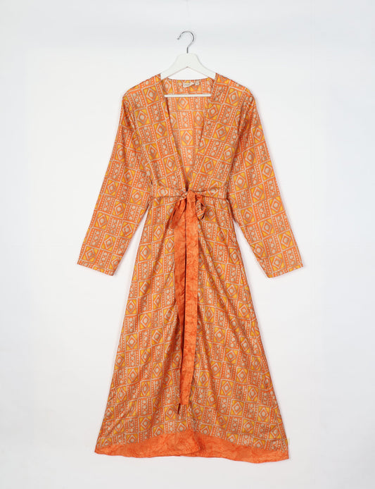 Beach robe made from upcycled saris, embodying ethical and sustainable fashion principles. Perfect for eco-conscious beachgoers and mindful living enthusiasts.