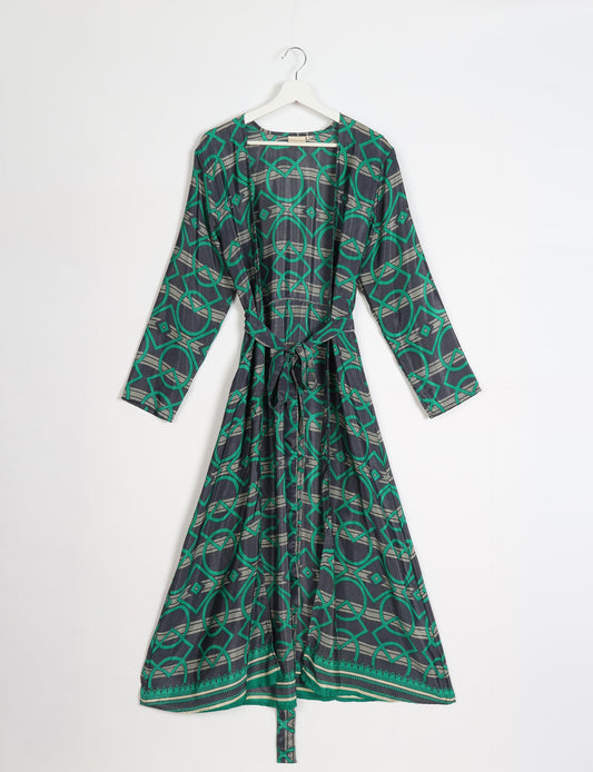 Beach robe made from upcycled saris, embodying ethical and sustainable fashion principles. Perfect for eco-conscious beachgoers and mindful living enthusiasts.