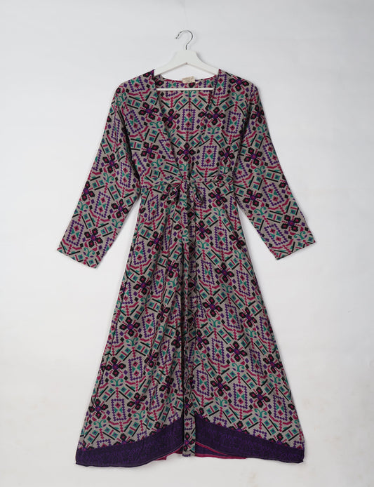 Beach robe made from upcycled saris, embodying ethical and sustainable fashion principles. Perfect for eco-conscious beachgoers and mindful living enthusiasts.