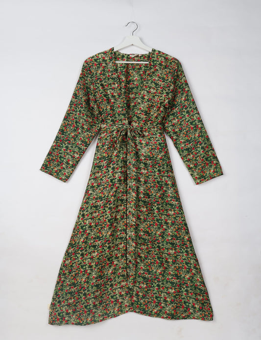 Beach robe made from upcycled saris, embodying ethical and sustainable fashion principles. Perfect for eco-conscious beachgoers and mindful living enthusiasts.