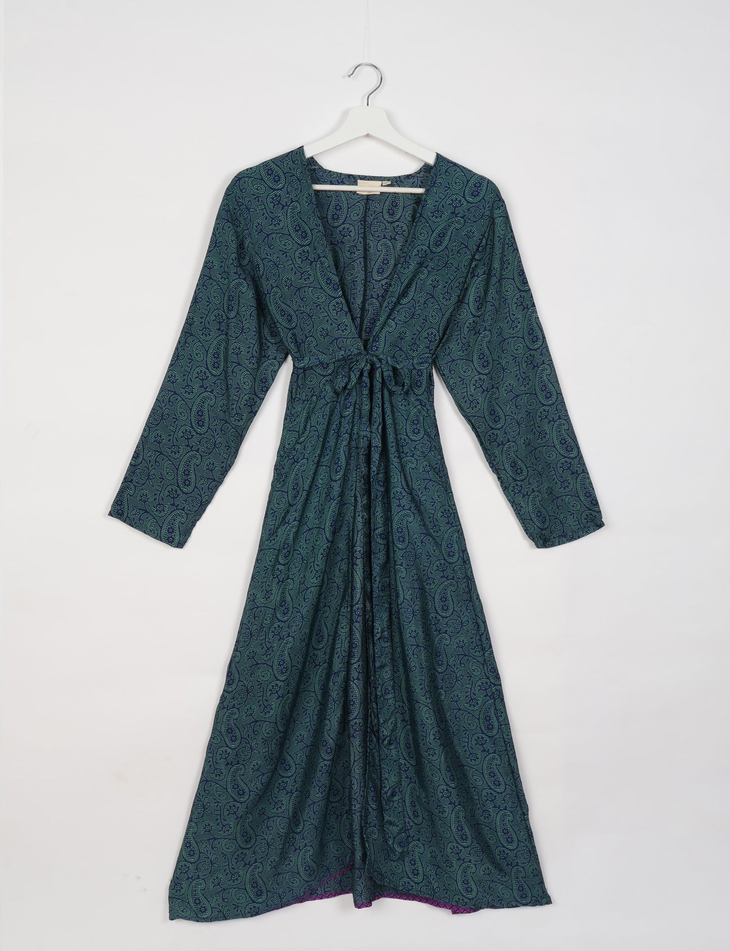 Beach robe made from upcycled saris, embodying ethical and sustainable fashion principles. Perfect for eco-conscious beachgoers and mindful living enthusiasts.