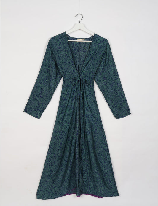 Beach robe made from upcycled saris, embodying ethical and sustainable fashion principles. Perfect for eco-conscious beachgoers and mindful living enthusiasts.