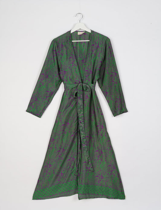 Beach robe made from upcycled saris, embodying ethical and sustainable fashion principles. Perfect for eco-conscious beachgoers and mindful living enthusiasts.