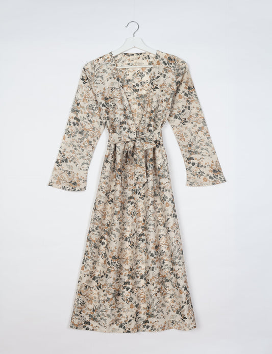 Beach robe made from upcycled saris, embodying ethical and sustainable fashion principles. Perfect for eco-conscious beachgoers and mindful living enthusiasts.