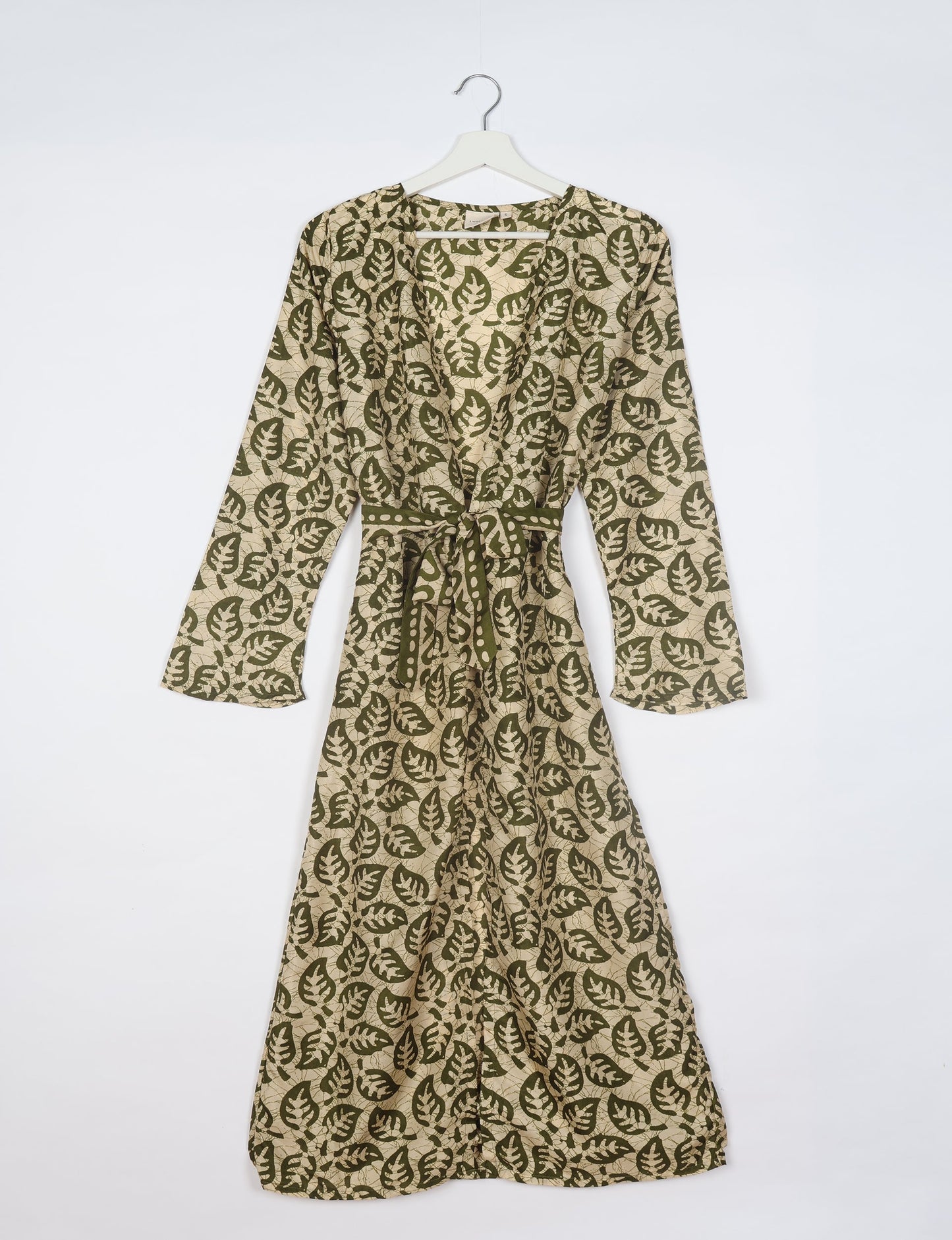 Beach robe made from upcycled saris, embodying ethical and sustainable fashion principles. Perfect for eco-conscious beachgoers and mindful living enthusiasts.