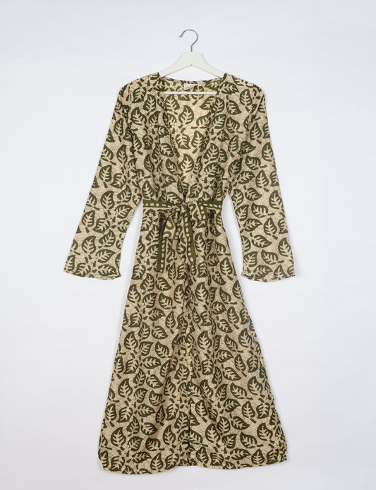 Beach robe made from upcycled saris, embodying ethical and sustainable fashion principles. Perfect for eco-conscious beachgoers and mindful living enthusiasts.