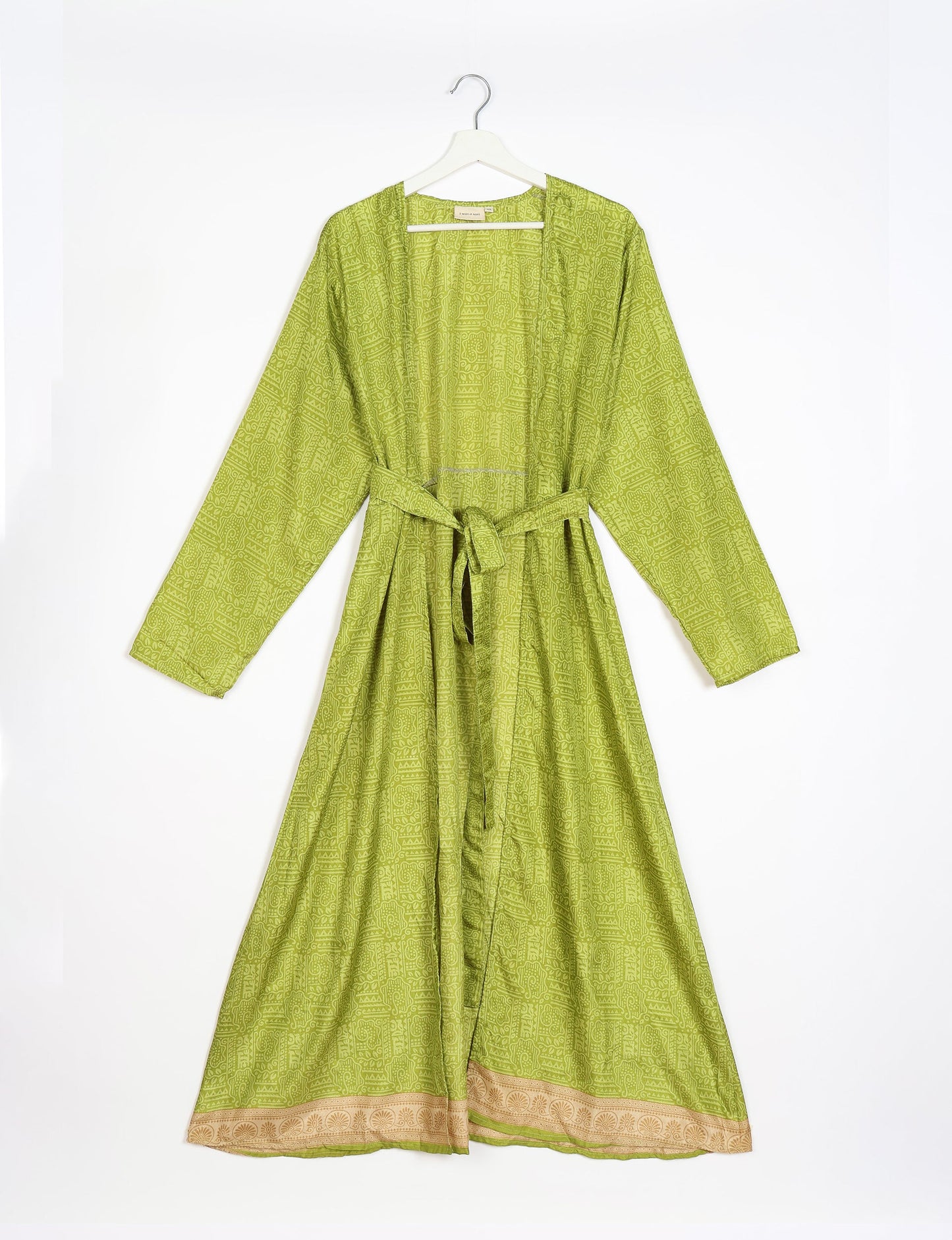 Beach robe made from upcycled saris, embodying ethical and sustainable fashion principles. Perfect for eco-conscious beachgoers and mindful living enthusiasts.